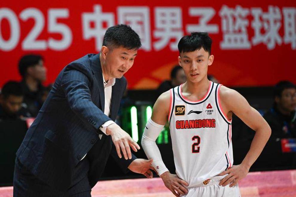 海南男篮遭遇困境，急需调整