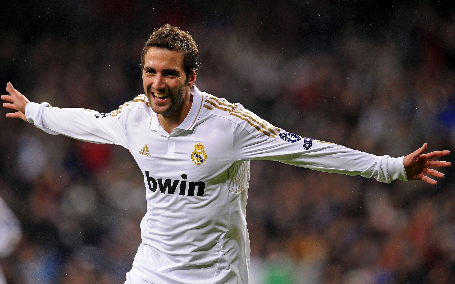 欧冠淘汰赛焦点战，巴萨硬仗取胜莱比锡红牛