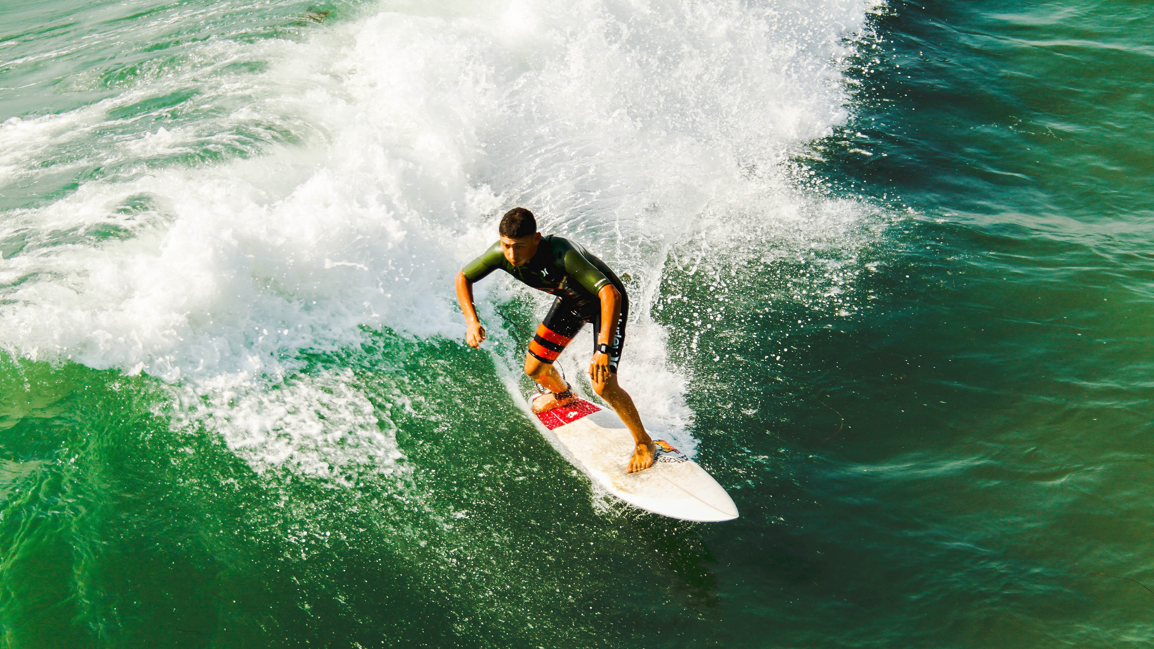 赛道与球场的双重奏,F1揭幕战与掘金魔术之战的双重启示
